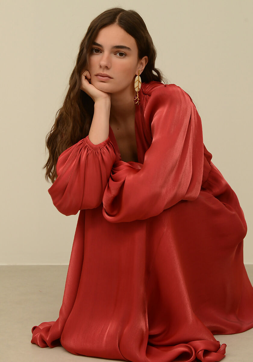 nash-02-casablanca-red-wine-skouro-kokkino-forema-makry-maniki-long-sleeve-episima-foremata-vradina-foremata-nashbyna